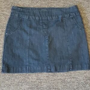 Ladies denim skirt $5 if buying 2 or more items